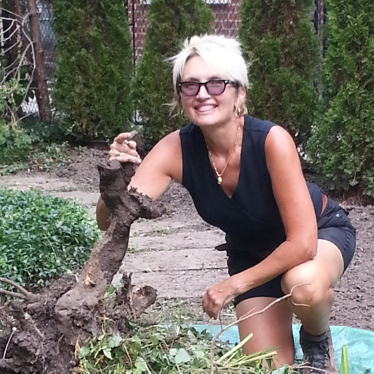 A #Toronto #landscape #designer & gardener, passionate about creating beautiful, easy to enjoy outdoor living spaces. #Landscaping services to add  #CurbAppeal.