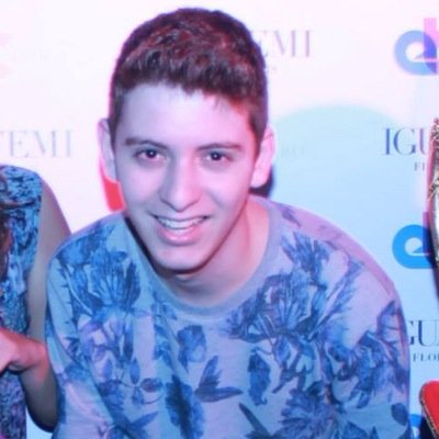 Estudante de jornalismo, assessor, produtor e agente artistico.  contatos.                (48) 96997417