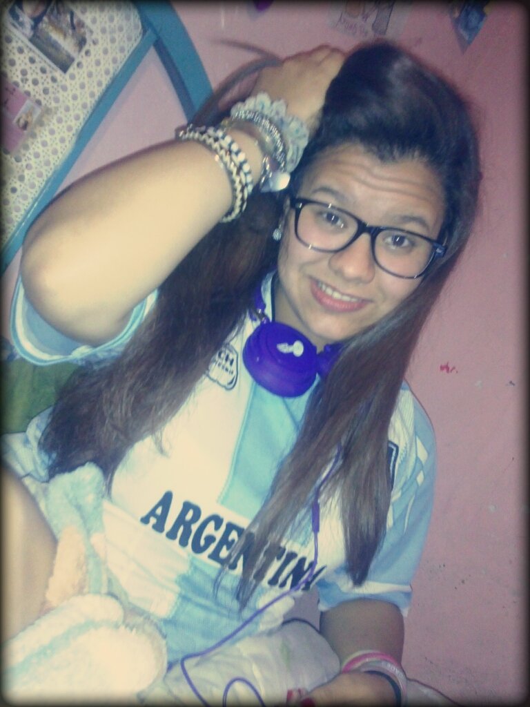 Facebook : celhe vallejos.   instagram : CELHE_VALLEJOS.   twitter : @vallejos_cele