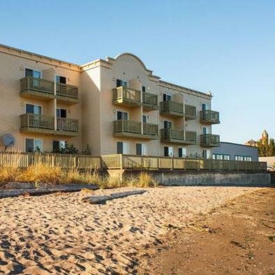 AladdinInnPT's profile picture. We are the only Port Townsend hotel
with direct beach access! For reservations, please call 1(800)281-3747