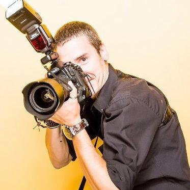 ShootTheHead's profile picture. Shoot The Head is a full service Los Angeles Headshot Photography Service.