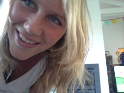 I LOVE PLANTS!! work : sales & marketing, agribusiness, I love tennis & snowboarden, I love challenges & travel & the sun & my daughter.. ik = chiegelig ;-)