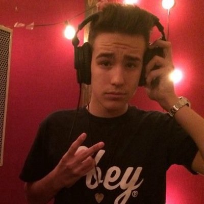 whitesidesbff's profile picture. 