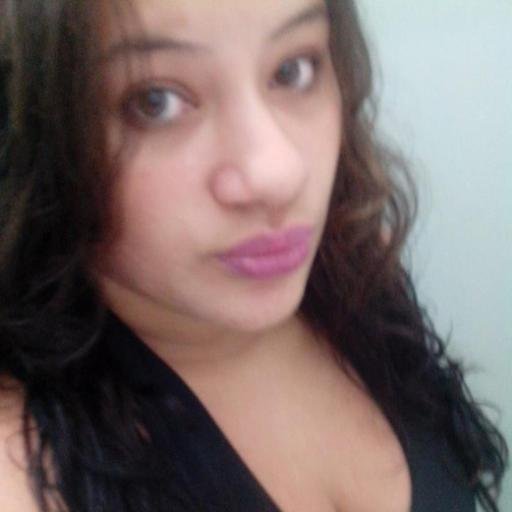 De copo sempre cheio, coração vazio
Tô me tornando um cara solitário e frio
Vai ser difícil eu me apaixonar de novo e a culpa é sua (8