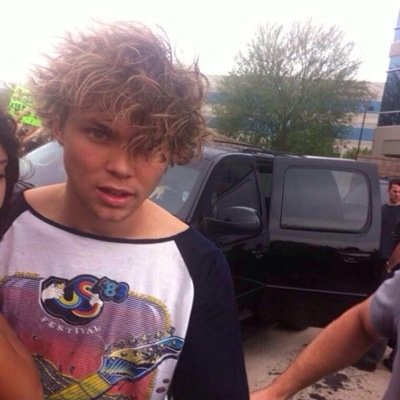 follow @nightdriveirwin