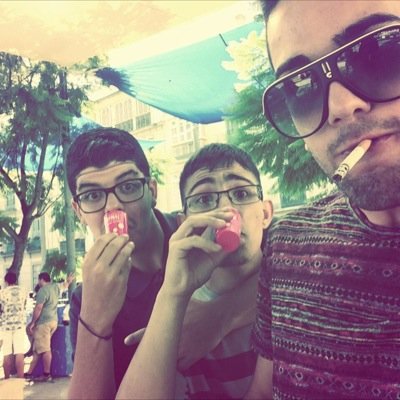 vive la vida como lo que es.. un juego en el que todos perdemos