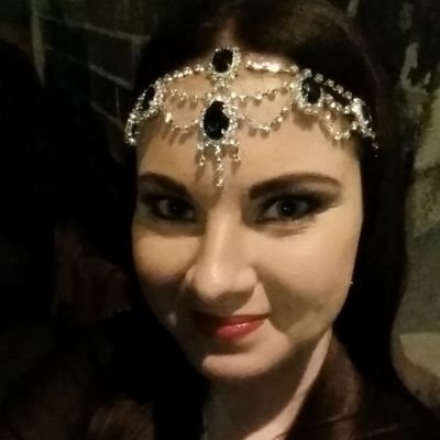 27..cooking, desserts, curvaceous fashion lover, this is a no bullshit zone ;) ...Sydney, Australia