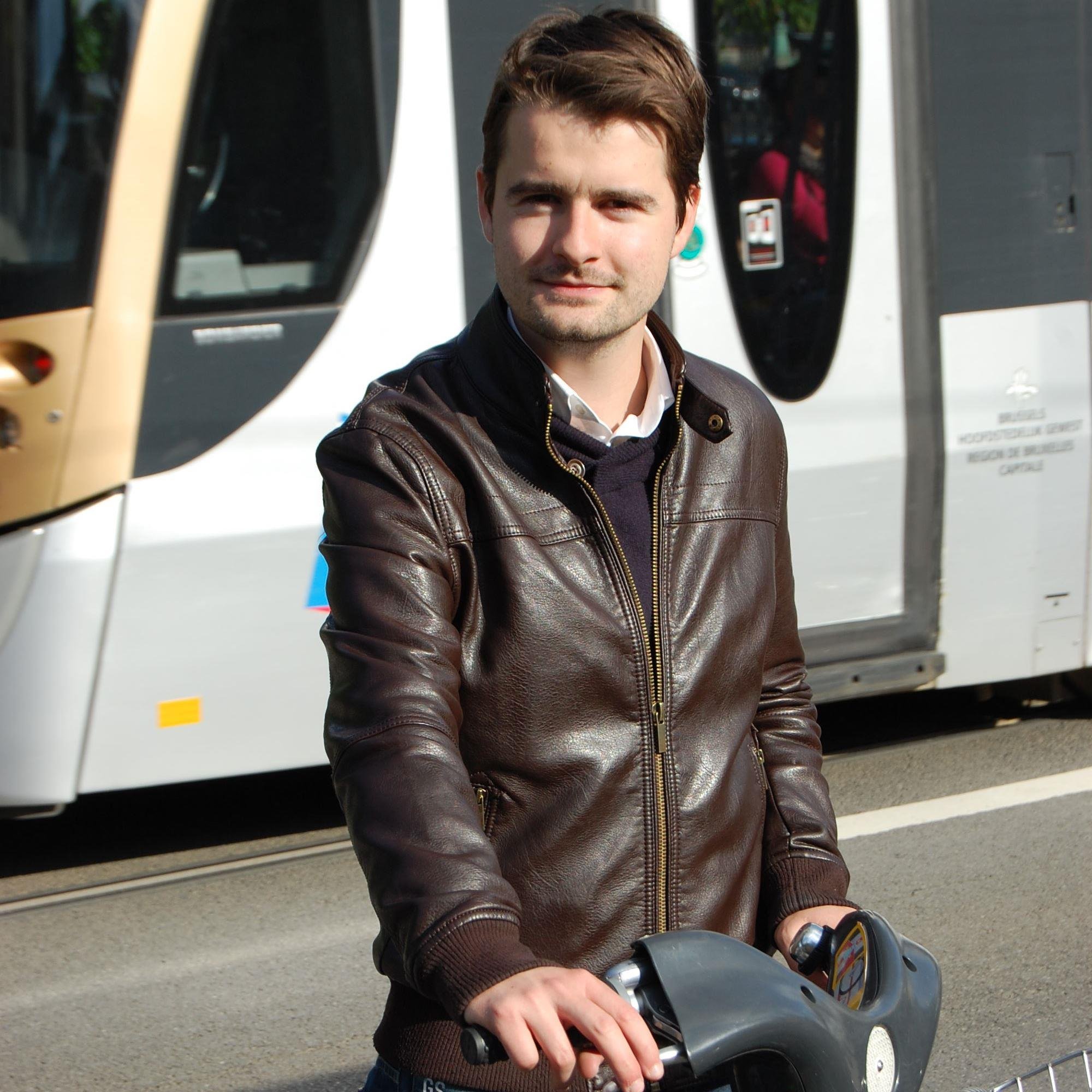 Sustainable Mobility Advocate | Policy Advisor @mobiliteitsraad | Cycling Enthusiast | Tweets reflect personal views