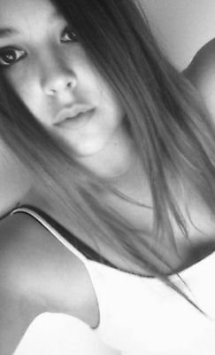 KomromiFnni's profile picture. kövess;)