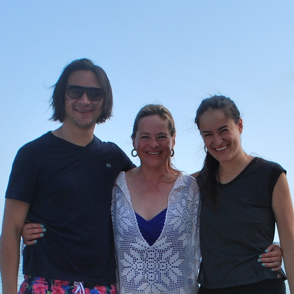 marinalbenavide's profile picture. Las cosas que haces para ti... Desaparecen cuando mueres. Las cosas que haces para otros permanecen como tu legado  (kalu)