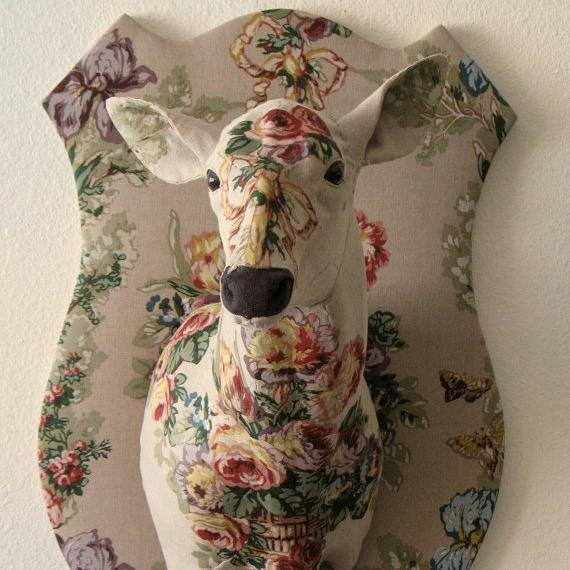 Attempting to celebrate all that is taxidermy, faux taxidermy and other esoteric art.
http://t.co/LpZRfNsL03