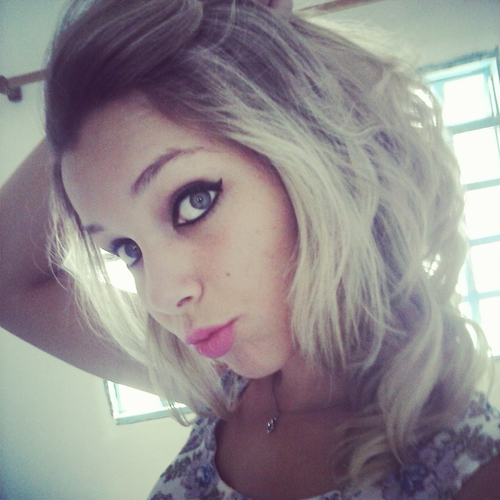 Me segue logo!
Quem se descreve se limita!! MC LIVINHO ♥♥♥ :O,