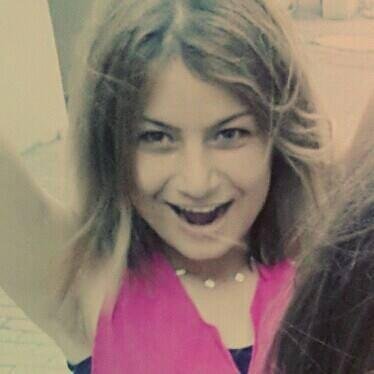 Maalesef sen delisin,çatlaksın,sıyırmışsın.Ama sana bir sır veriyim mi;iyi insanların çoğu öyledir ;)