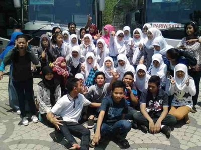 Akun Twitter ke-2 dari 1/4 Anak Kudet yang gakada habis habisnya kegantengan. open follback. follow nih comica @panji_801