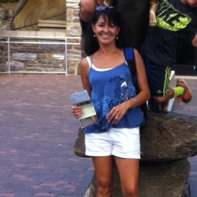 Bilingual, Mom, play pickleball & yoga. Born in Quito, Ecuador. Fav cities: NYC, Quito & Venice. Love theater, music, travel and exotic. Fav 🎥 the descendants.