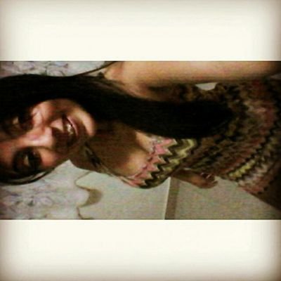 Passeando de mãos dadas por aí, faço de tudo pra te ver sorrir, um beijo, um abraço, tudo fica lindo quando tô do seu lado ♥
