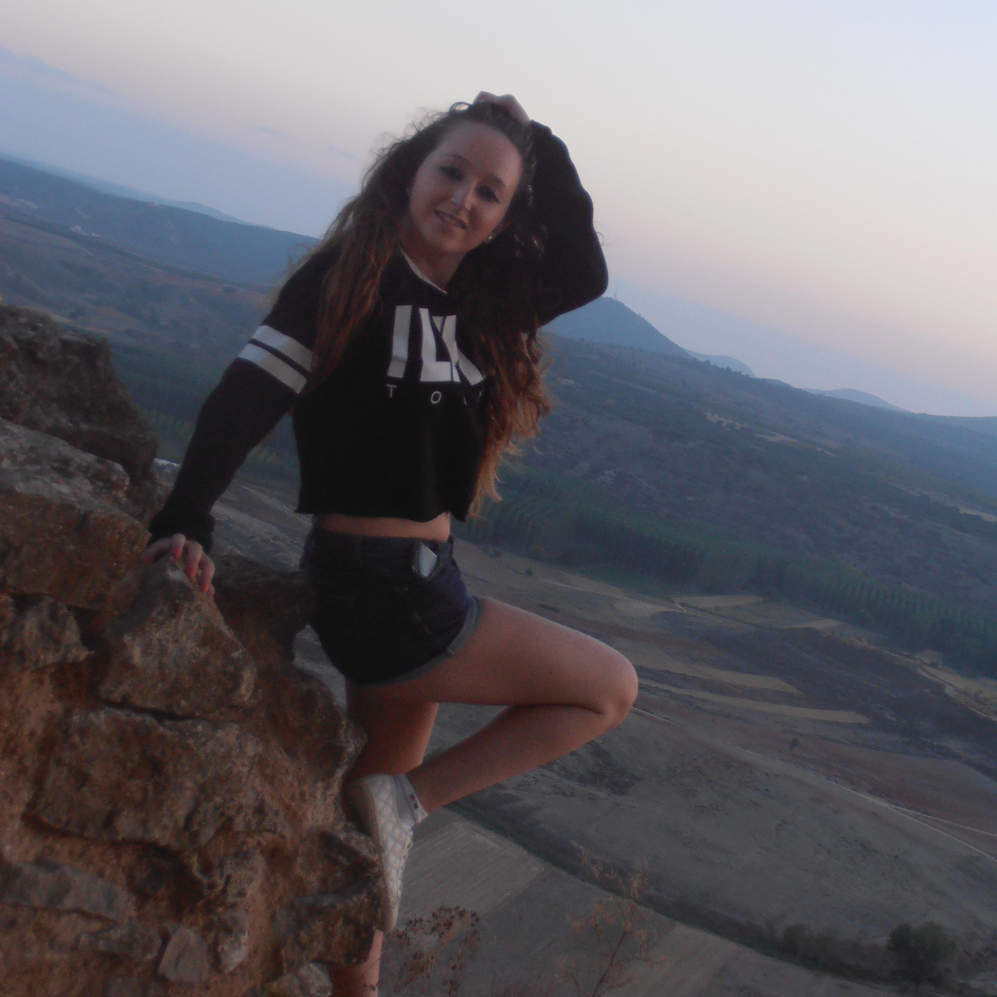 VeroLliCari_VLC's profile picture. Lucha por lo que quieres, sino se te adelantaran. Un sentimiento, una pasión, un orgullo y un honor. CN10-VCF