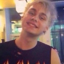 @Michael5SOS: IM RUNNING OUT OF HAIR TO DYE