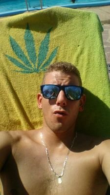 principedenudo's profile picture. Volverá Septiembre como siempre pero no sé si tú volverás.