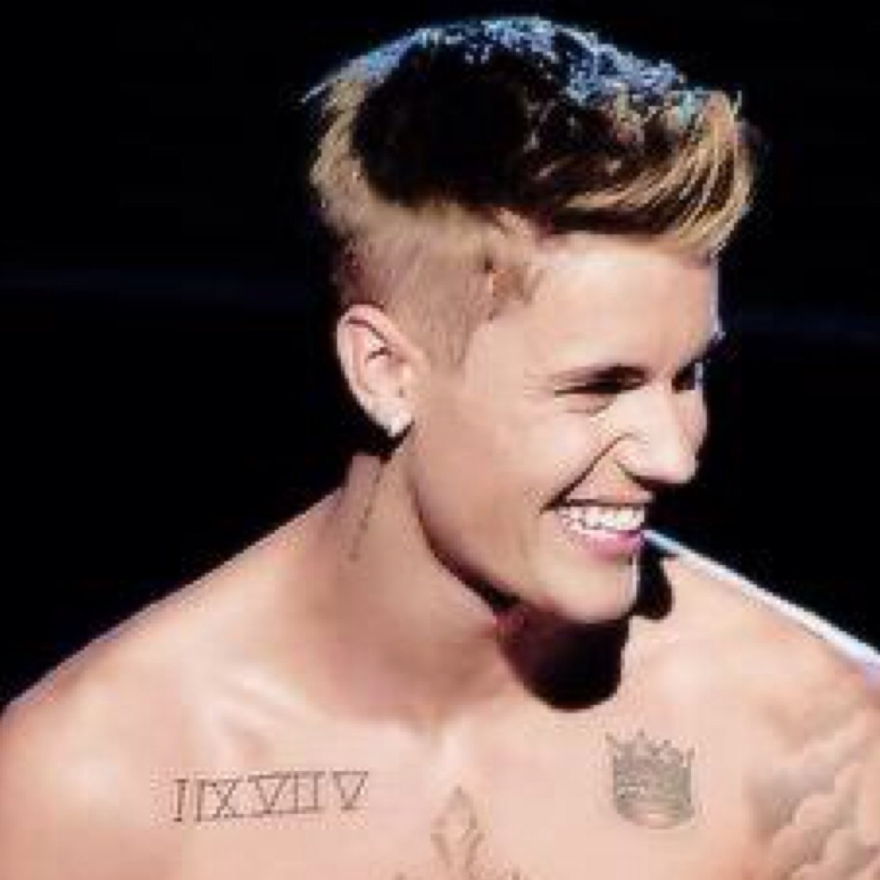 READ BIO OF @bieberthebizzle and follow her. Thx :) If you do I will not unf you ;) RT this LINK and TAG Justin for her pls ⬇️