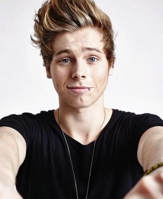 Lectora compulsiva. Amar es destruir y ser amado es ser destruido. Me amas, ¿ Real o no ? Real. 
5 Seconds of summer. Teen Wolf.