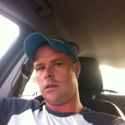 petrol head love cars motorbikes. Fan of stand up comedy. bloody nice bloke;)