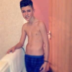 17 year old,, loves hugs and cuddles and kisses and love my boyfriend to bits