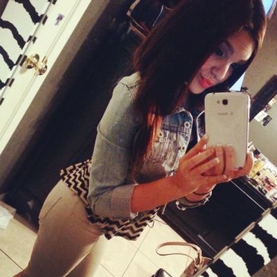 _yeslydramos23's profile picture. Yeslyy | June 29 | CollegeLife | Employed