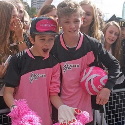 hi ,we love bars and melody so much Bam ,D.S.2 ,harvey ,overload gen ,joey devries ,jordi whitworth ,owner~Hannah bars and melody