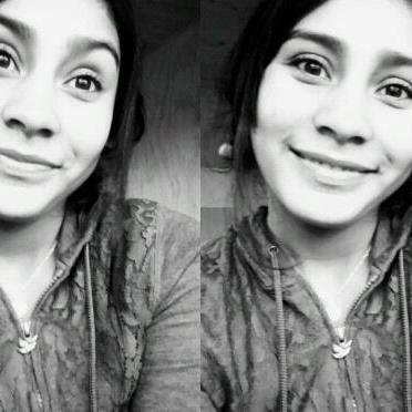 Holii:3 eh bueno tengo 16 añitos & amo a mi novio:*♥ 
No se usar twitter:c & eso pu estudio en el lml & vivo en mi casa aqui en chue ;)♥