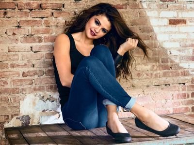 my name is selena /singer/ model/ i play in movies / i love dancing/ A smile can hide so many feelings. Fear, sadness, heartbreak...