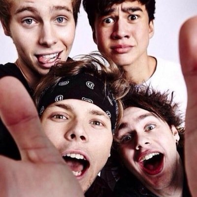 im shelby and KISS 98.5 NOTICE ME!!!!!!!!! I NEED FIVE MORE SECONDS OF SUMMER!!!