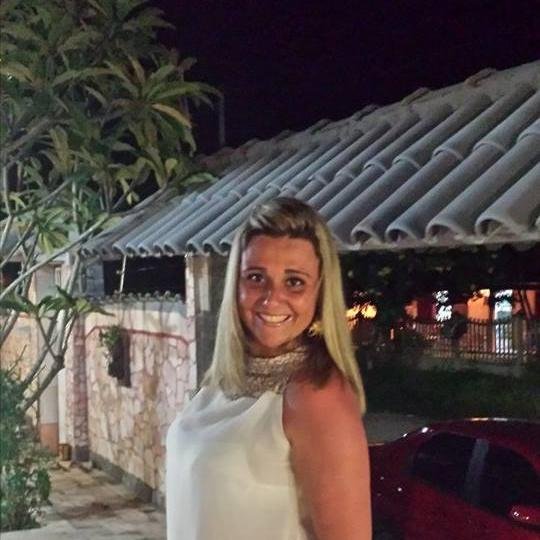 Advogada, casada, mãe de dois anjos, Larissa e Guilherme, mulher guerreira e muito feliz com minha vida pessoal e profissional