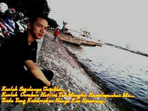 Dhianq28's profile picture. 