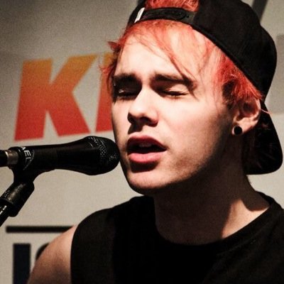 PLEASE FOLLOW @LynNegroni & @AliciaNegronii !x
They follow back just ask ily  x