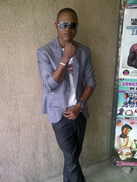 My name is abdukareem,I hail from ekhueye ihievbe owan east of edo state,am a pop upcoming musician n my stage name is dbanson,am in a crew called 3stars.