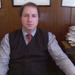 Abogado en derecho tributario. Posgrado Universidad de Bologna, Italia. Profesor de la Facultad de Derecho de la UBA.