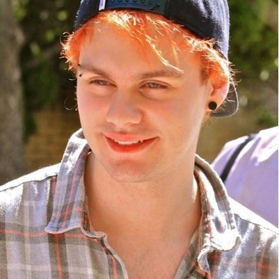 ashtn1994's profile picture. FOLLOW @remedymashton AND ASK FOR A FOLLOWBACK