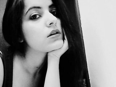 M Old Enough 2 Knw Better But Young Enough To Still Do It Anyway,I Dont Luk Back Unless der 's A Gud View. Living lyf to D fullest!