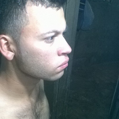 Me gusta escuchar musica,leer escribir poesias y me gusta ir al GYM