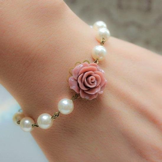 So like...don't hate me cuz I'm cute and fun. Pearls are my friends and NO I am not in Reese Witherspoon's Sorority.