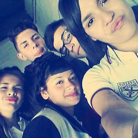 Con vos existen sueños & proyectos a futuro,Con vos no hay pasado oscuro yo te lo aseguro.Con vos nace el amor,no tengo miedos,no lo dudo. ♪ ♥
