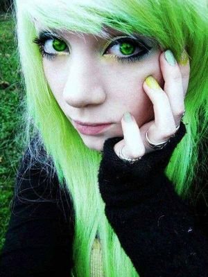 Im Sarah im bisexual im 17 and single ^-^ talk to me cx