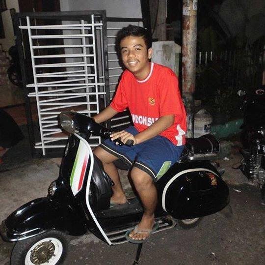 begitu besar cintaku padamu
hingga lupa dengan kisah cinta yang lain
semoga kamu kan mengerti
raga kadang puisi tak berarti lagi