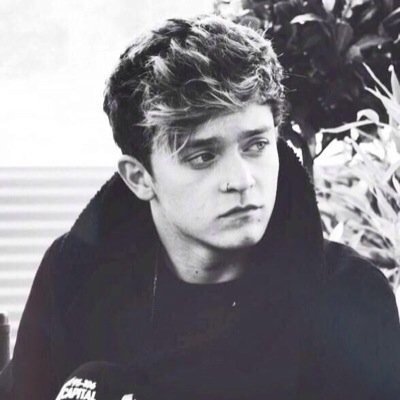 follow @bradsanimal and ask for a follow back :) and rt this https://t.co/0mm4AnDYJp