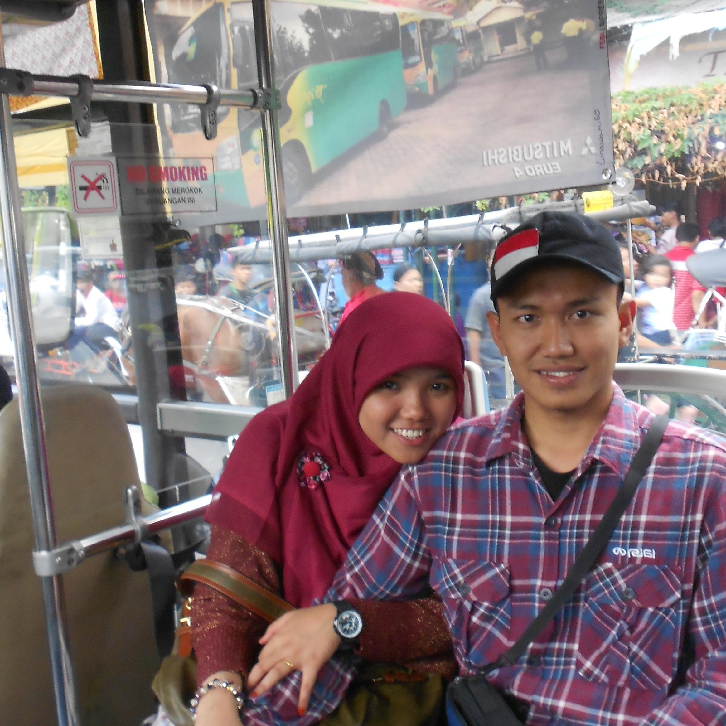 SDN 02 Kab. Lima Puluh Kota, Sumatera Barat | SMPN 5 Pekanbaru | SMAN 1 Pekanbaru | IKK FEMA IPB  | @bemfema  | Menikah dengan @arifraviwibowo