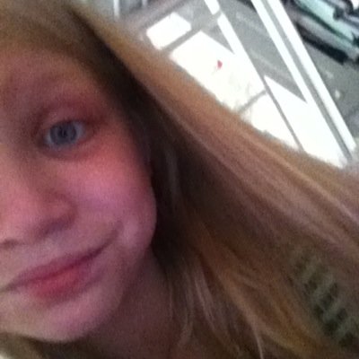 My name is sydni i love animals and i like to play outside