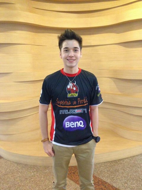 Kami bukan yang pertama, kami bukan yang terdepan, namun kami selalu di dekat nya, mendukung nya, dan selalu ada untuknya Steffan William ♥