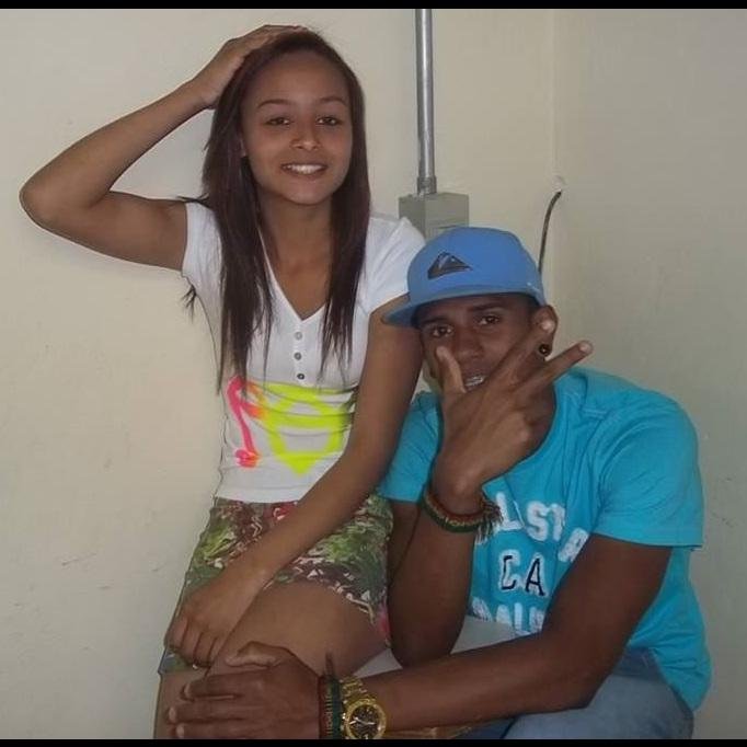 Eu é que não vou deixar de ser feliz por causa dos outros.✌️