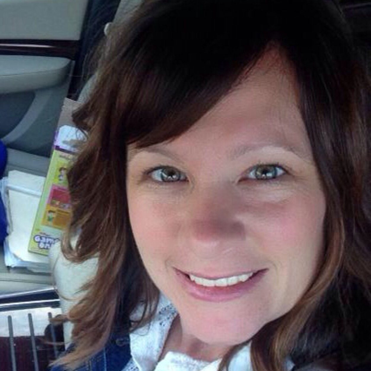 Midwest girl, wife and mother, Christ follower, fashion fanatic and personal stylist.